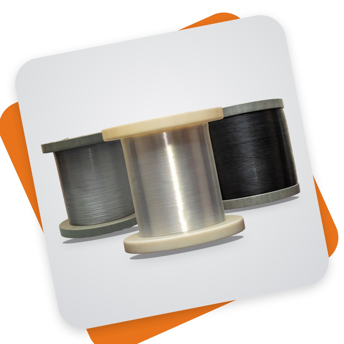 Adakumsal monofilament iplik bobinleri
